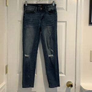 JUDY BLUE Women’s Relaxed Fit Distressed Stretchy Torn Mid Rise Cropped Jeans 28